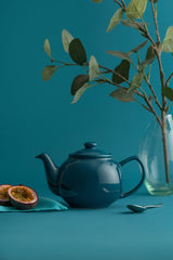 P & K Price & Kensington Teekanne in petrol blue with a classic teapot design and ornate handle.