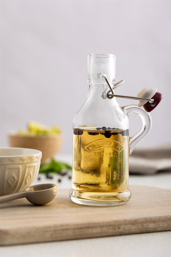 Clear 200 ml KILNER Einkochflasche with glass body and metal screw cap, suitable for preserving homemade jams and preserves.