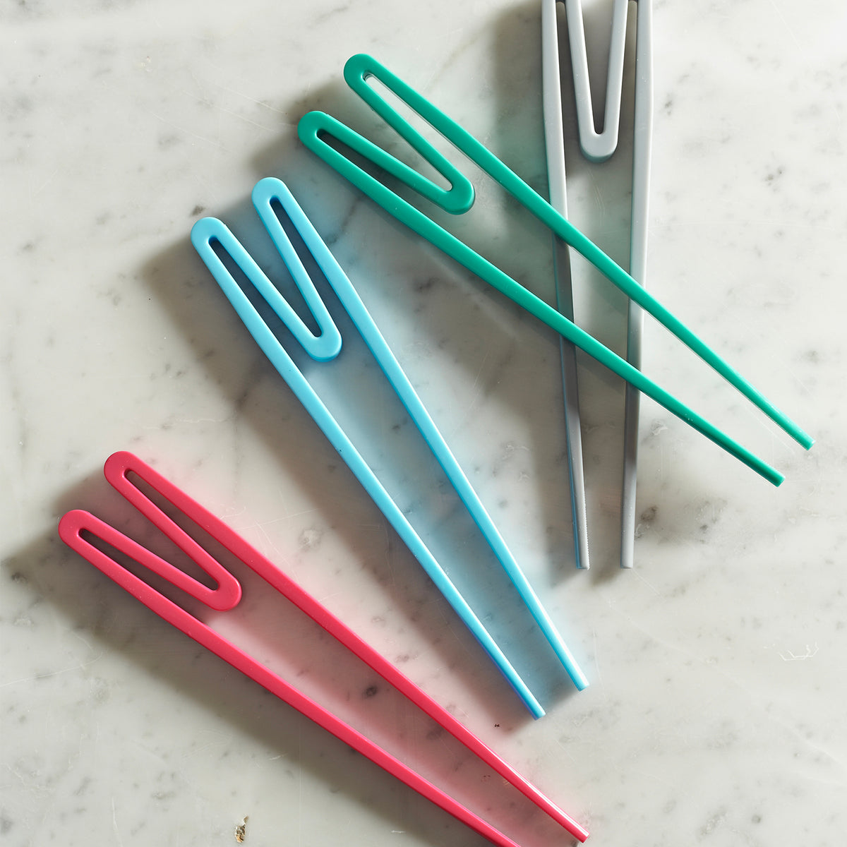 TYPHOON Rookie Sticks for bunt, made of durable Kunststoff, with a sleek design perfect for baseball beginners.