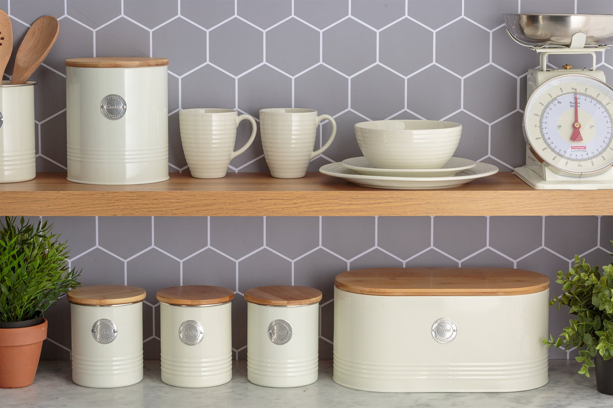 TYPHOON Vorratsbehälter in pastellcreme for storing dry foods, with a sleek, modern design and airtight lid.