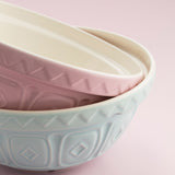 Blue Mason Cash mixing bowl, ceramic Rührschüssel for baking and food preparation, with a classic striped design.