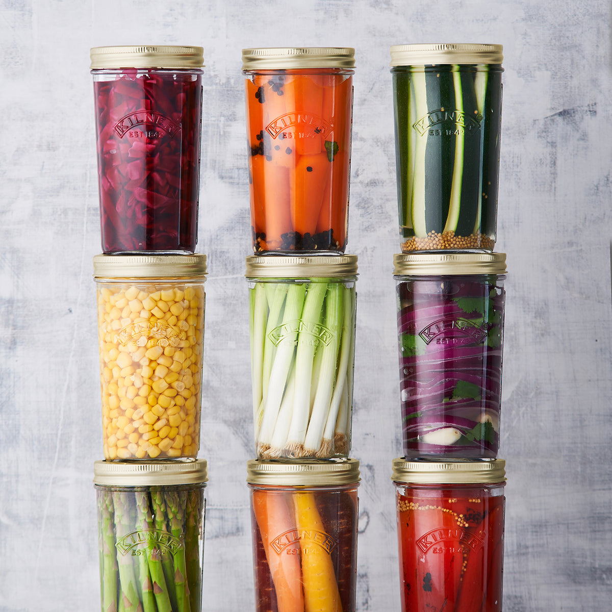 KILNER clear wide-mouth canning jar with metal screw lid for preserving fruits and vegetables.