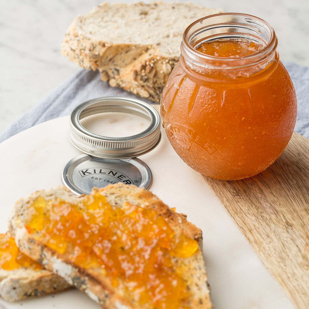 KILNER orange marmalade jar with 400 ml capacity, clear glass container for preserving jams and spreads.