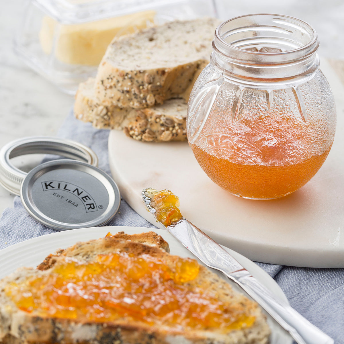 Kilner orange marmalade jar, 400 ml, glass jar with airtight lid for preserving jams and spreads.