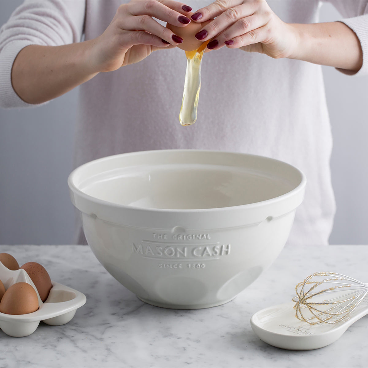 White Mason Cash mixing bowl, 5-liter Rührschüssel with a smooth finish, ideal for baking and cooking.