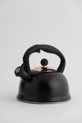 Black P & K Wasserkessel kettle with a sleek design, suitable for boiling water on stovetops.