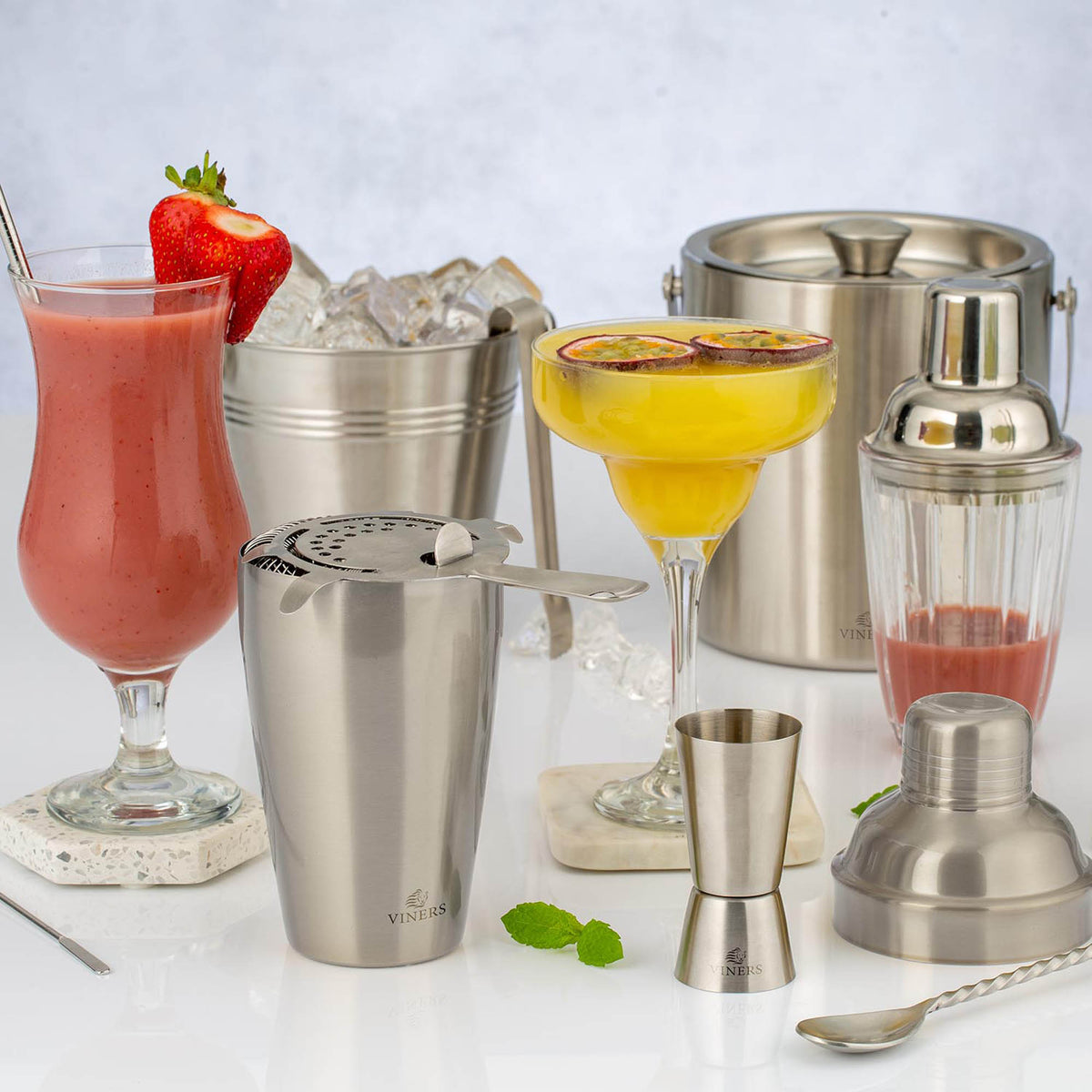 VINERS stainless steel ice bucket in silver with sleek design, perfect for chilling beverages at parties and gatherings.