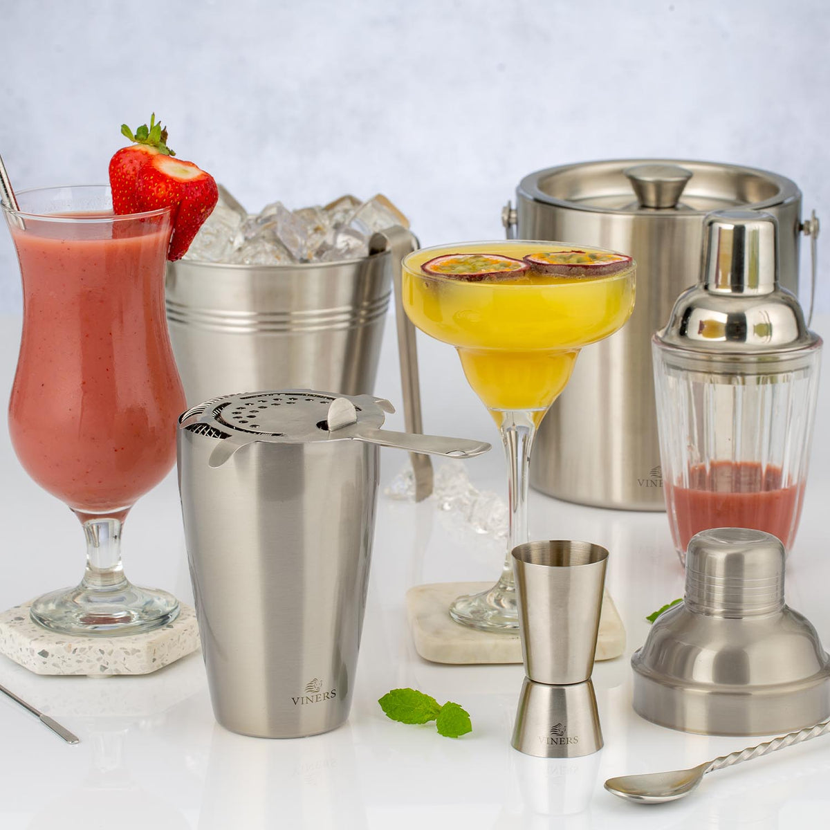 Silver VINERS Eiszange made of stainless steel, featuring a sleek and elegant design, suitable for winter jewelry.