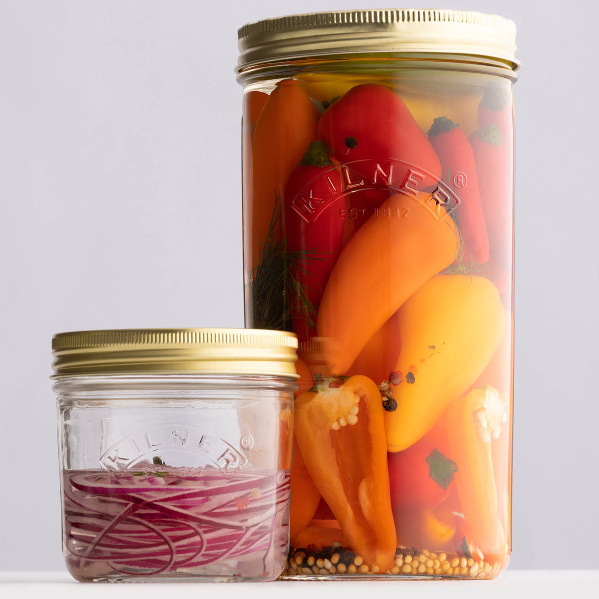 Clear KILNER Einkochglas with wide mouth, glass jar for preserves, featuring a secure metal lid and transparent design.