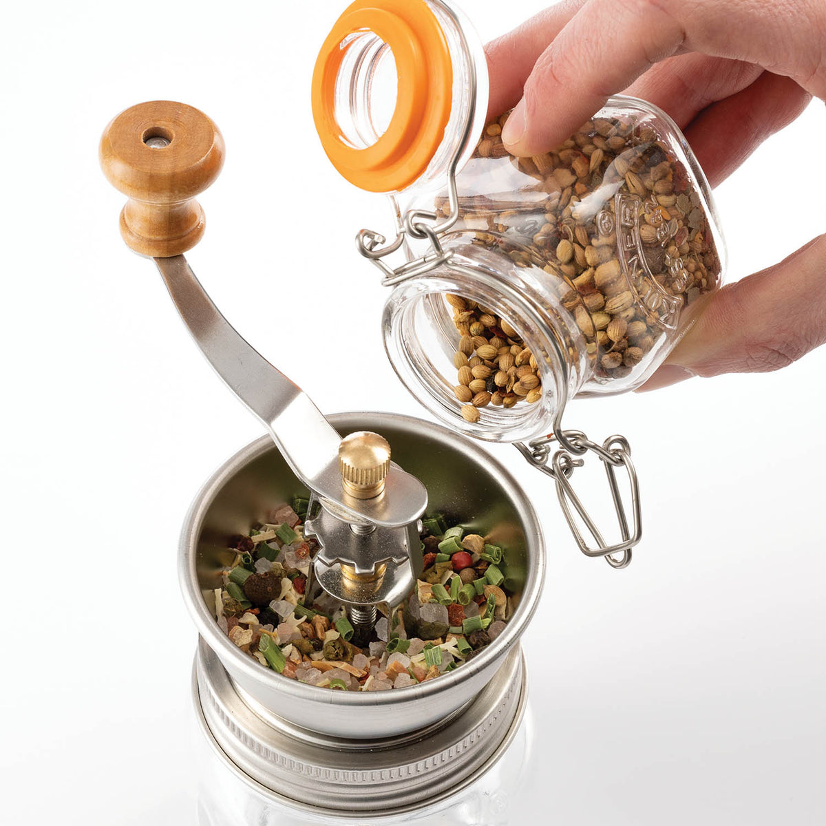 KILNER spice grinder in clear 250 ml glass container with metal lid, designed for grinding spices and seasonings.