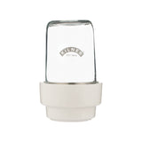 KILNER Kräuter-Frischeglas 500 ml glass jar with fresh herbs, featuring a clear lid for storing and preserving herbs.