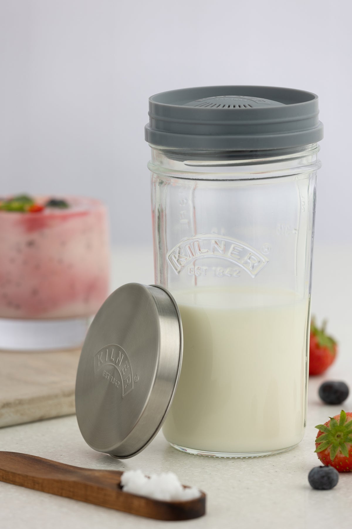 KILNER Kefir-Set with 500ml kefir container and fermentation tools for homemade kefir production.