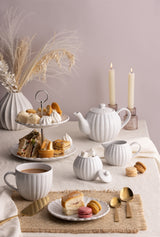 P & K Milch und Zucker Set LUXE in weiß, elegant ceramic containers with gold accents for coffee and tea.