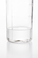 KILNER Kräuter-Frischhalteglas 1L storing fresh herbs in clear glass jar with metal lid, ideal for kitchen storage.