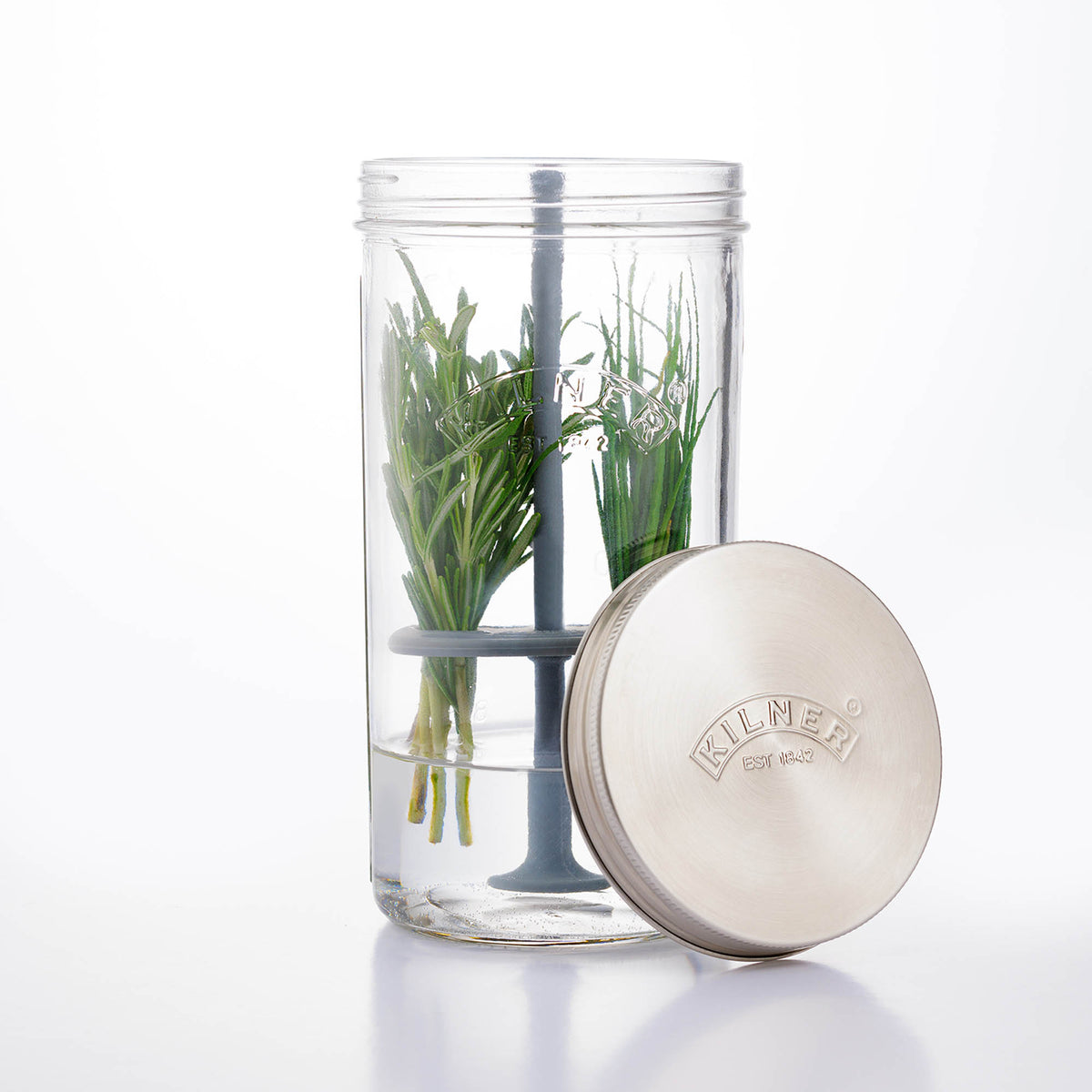 KILNER Kräuter-Frischhalteglas 1L for fresh herbs, transparent glass jar with a metal lid, ideal for storing herbs.