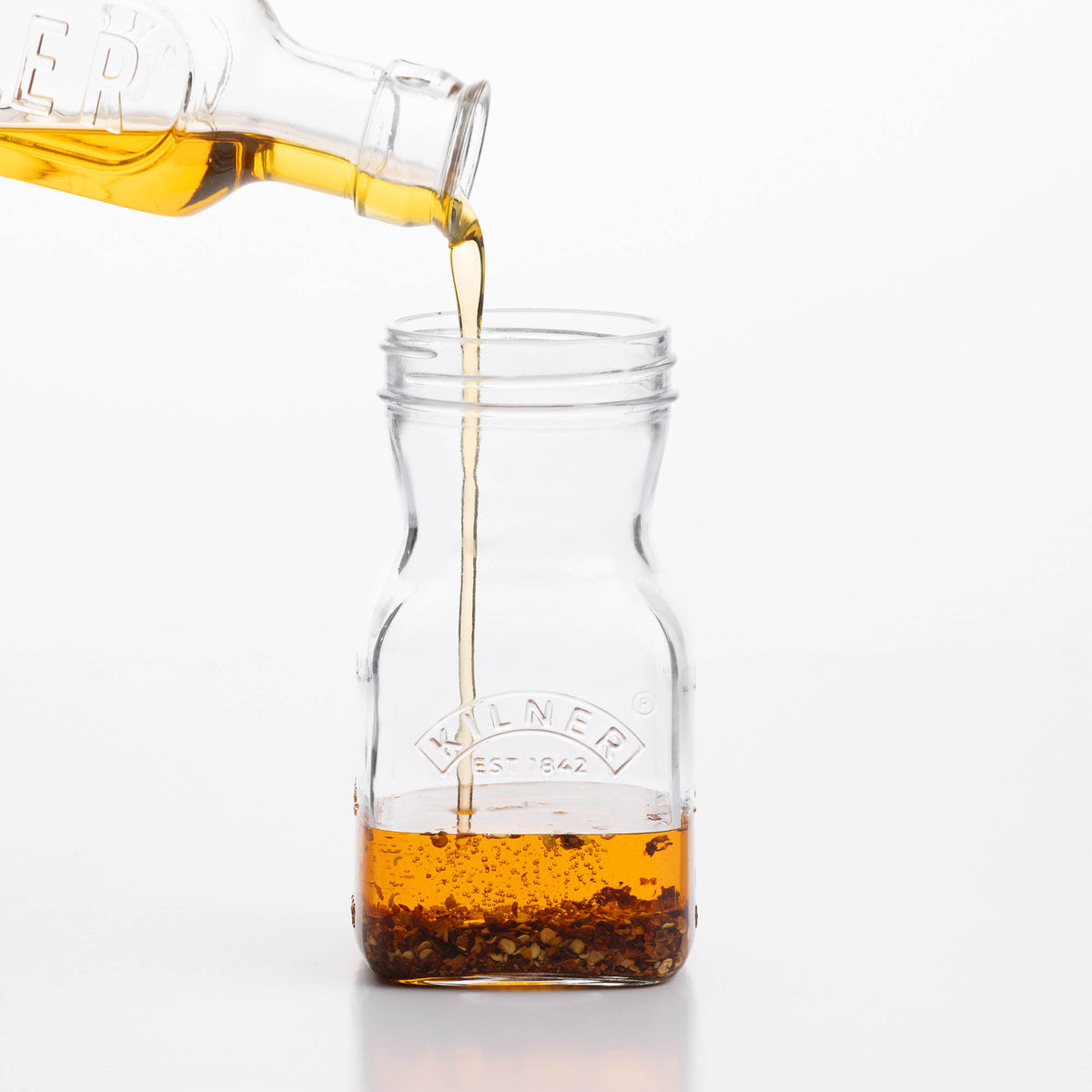 KILNER 500 ml clear dressing shaker with lid and measurement markings for oils, dressings, and sauces, kitchen food prep tool