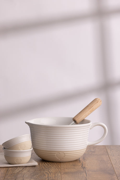 Beige MASON CASH Rustic Charm mixing bowl, 20 cm diameter, ceramic kitchenware with a classic, rustic design.