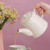 White Mason Cash Teekanne in the Meadow tea pot with 2 cups, featuring a floral meadow design for tea service.