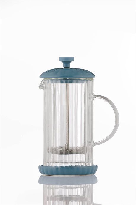 P & K Frenchpress in Taubenblau blue with 350ml capacity, featuring a glass carafe and stainless steel filter for brewing coffee.