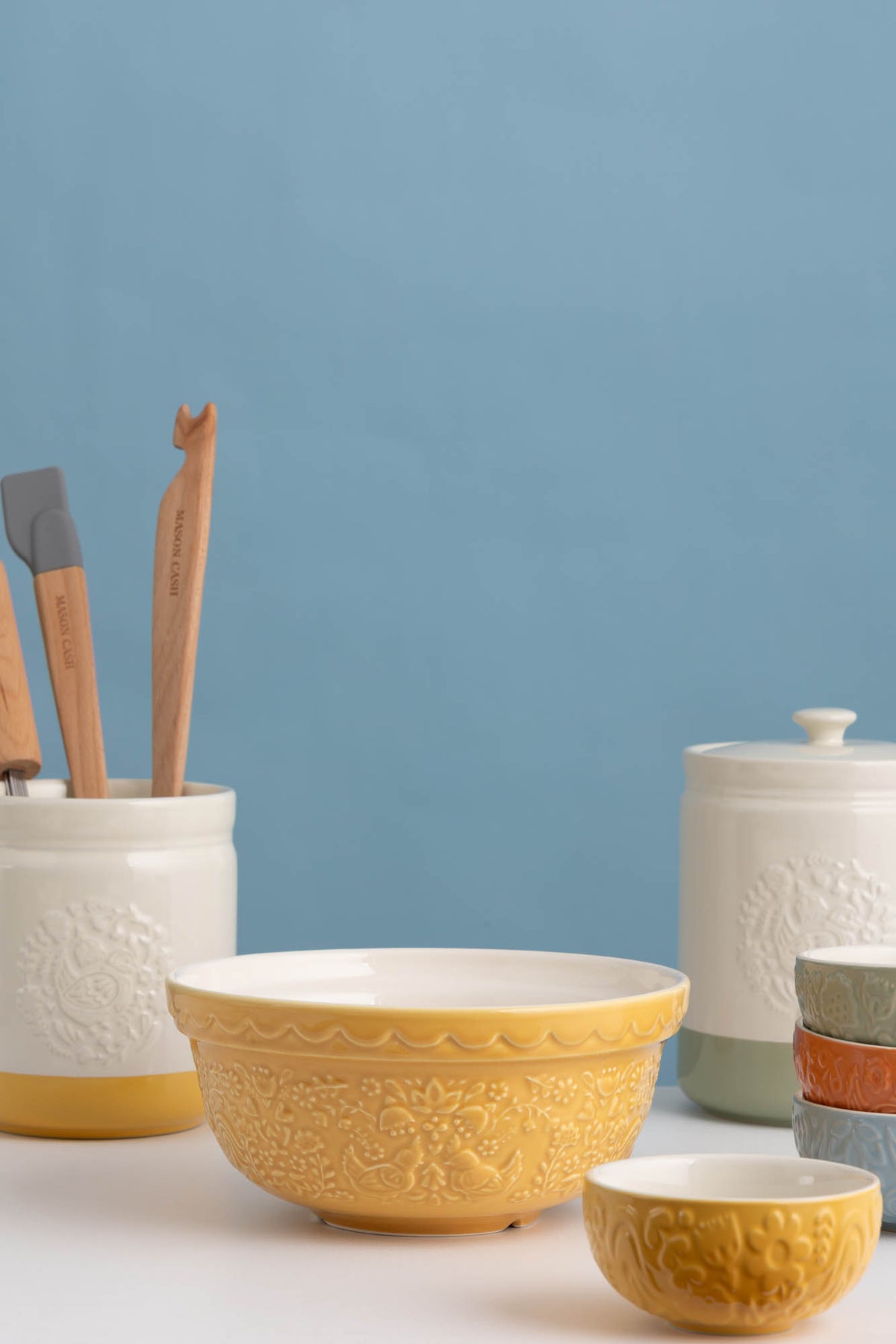 Mason Cash orange Rührschüssel mixing bowl with Home to Roost design, ceramic kitchenware for baking and cooking.