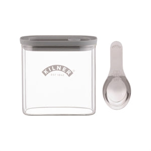 Clear KILNER 700 ml spice jar with lid, showcasing a glass container for storing herbs and spices.
