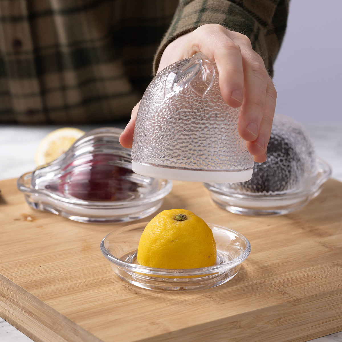 KILNER Lemon Keeper fresh food storage container in clear plastic, designed for citrus fruit preservation.