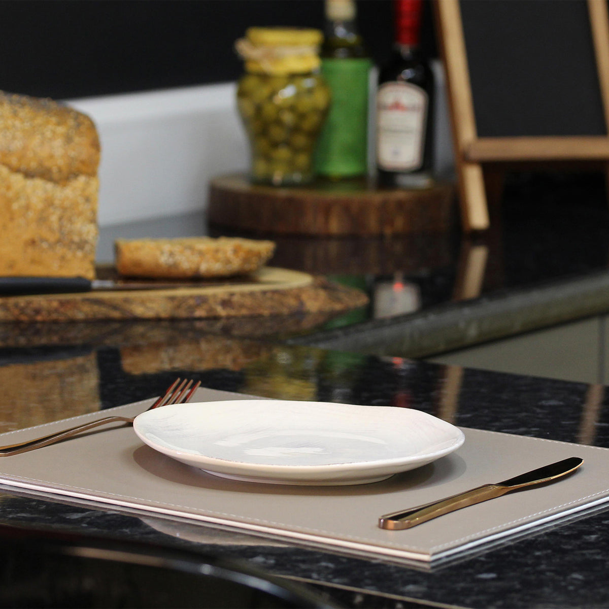 FREEFORM Platzset DUO in taupe and white, rectangular tablecloth with elegant design, perfect for dining tables.