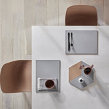 FREEFORM Platzset DUO in schwarz und grau, rechteckiges Design, bietet elegante Tischdekoration für den Essbereich.