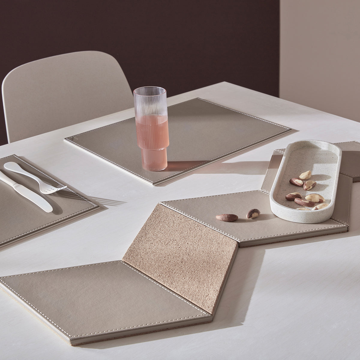 FREEFORM Platzset DUO in black and gray, rectangular table setting with two pieces, made of durable material.