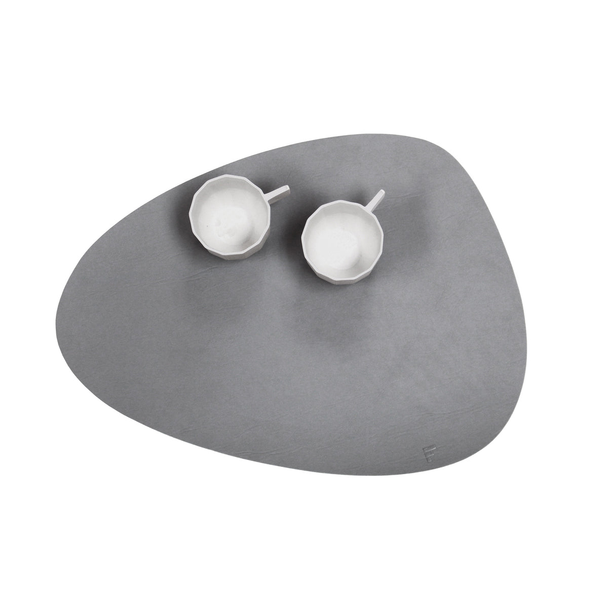 Freeform Platzset in KIESEL gray, 40 x 30 cm, featuring a durable, stylish design for dining or outdoor use.