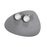 Freeform Platzset in KIESEL gray, 40 x 30 cm, featuring a durable, stylish design for dining or outdoor use.