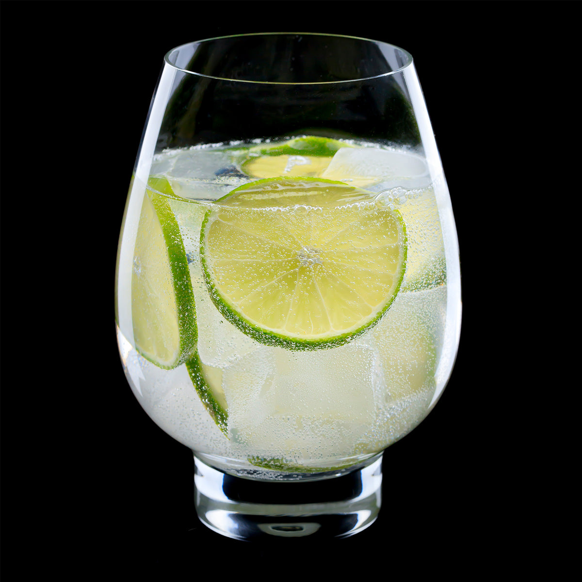 Two clear FREEFORM Rotwein-Glas wine glasses, each 600 ml, with elegant shape and smooth glass finish on a plain background.