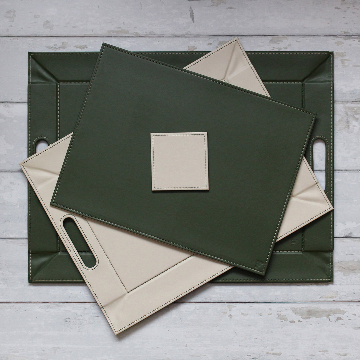 Large Freeform 2-in-1 Wendetablett with reversible surface, combining tablet and placemat functions in a stylish design.