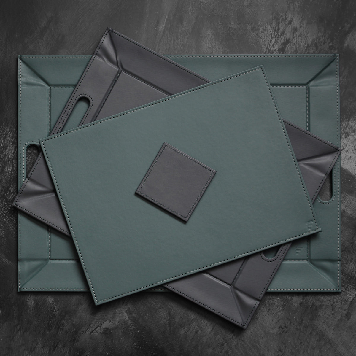 FREEFORM Platzset DUO in petrol and anthracite, rectangular table setting with modern design, featuring two coordinating placemats.