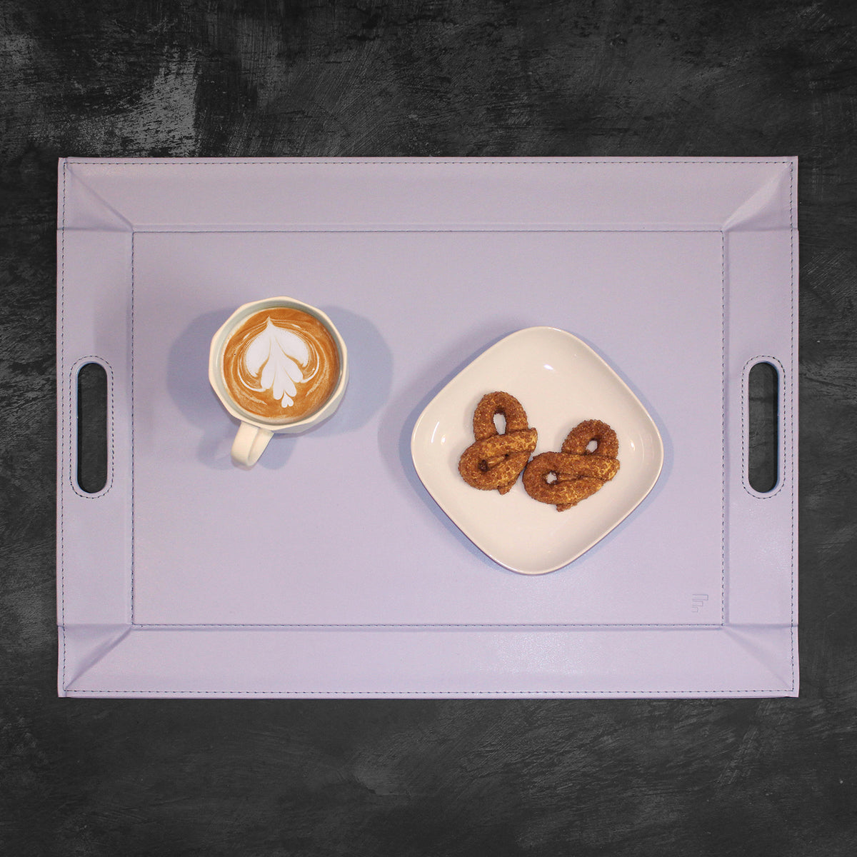 FREEFORM DUO tablet in flieder and grau with a smooth, rounded design, showcasing its elegant, modern appearance.