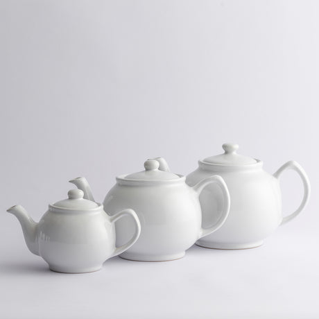 White P & K Teekanne with a classic design, featuring a smooth spout and handle, perfect for brewing tea.