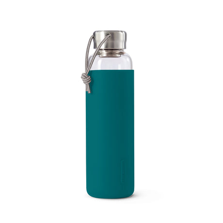 BLACK+BLUM TO-GO GLAS Trinkflasche in Ozean, 600 ml, clear glass bottle with black lid for on-the-go hydration.