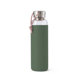 BLACK+BLUM TO-GO Glas Trinkflasche in Ozean color, 600ml, with sleek design and clear glass body for hydration on the go.