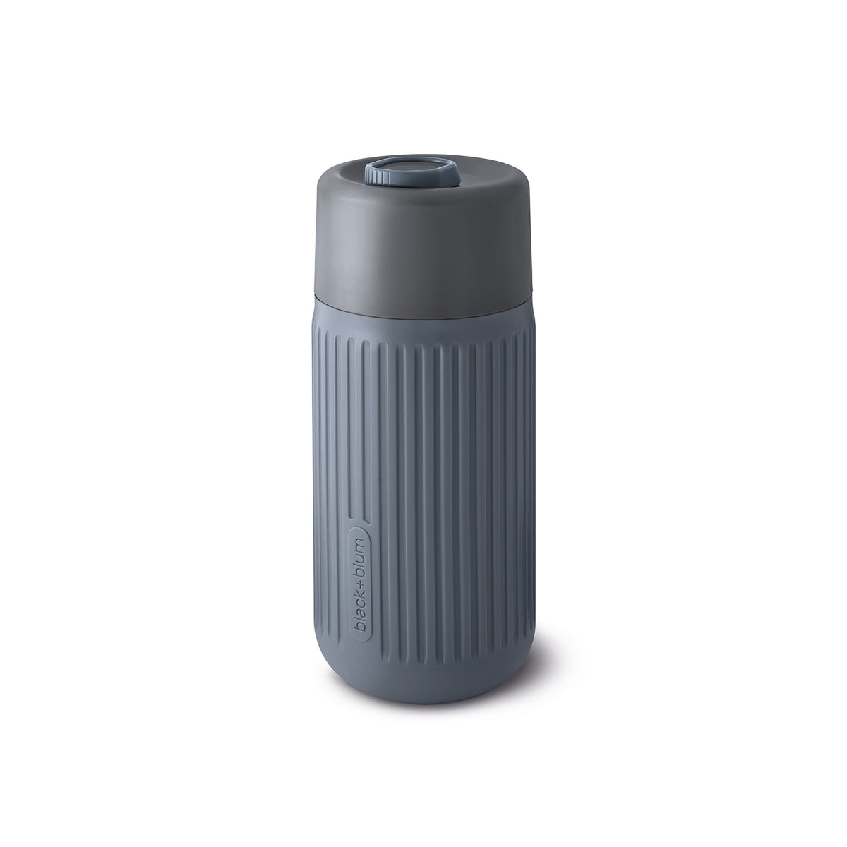 BLACK+BLUM blue to-go coffee cup, sleek reusable Kaffeebecher with secure lid, ideal for hot beverages on the go.