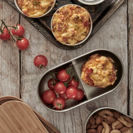 BLACK+BLUM Classic bentobox in silver with two 500ml compartments, perfect for lunch and meal prep.