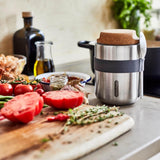Black+Blum TO GO lunch becher in silver, 550ml, showing sleek stainless steel design and secure lid for portable meals.
