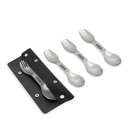 BLACK+BLUM Göffel set with four stainless steel sporks for to-go lunch, featuring a sleek, modern design.