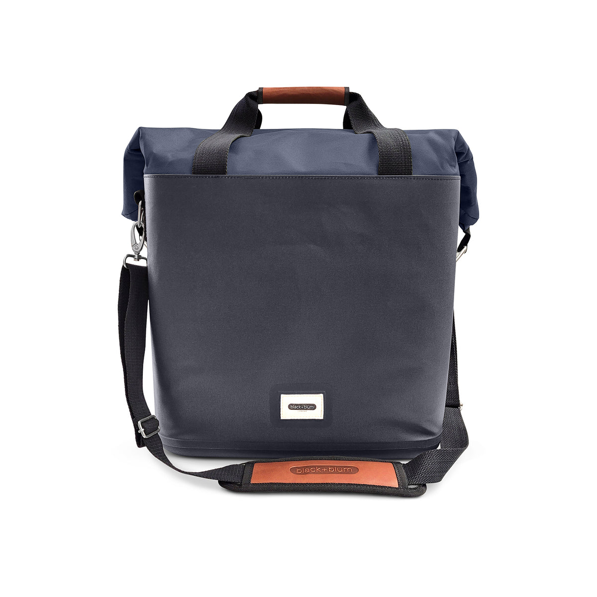 BLACK+BLUM foldable cooler bag, portable insulated Kühltasche with black exterior, designed for keeping food and drinks cold.