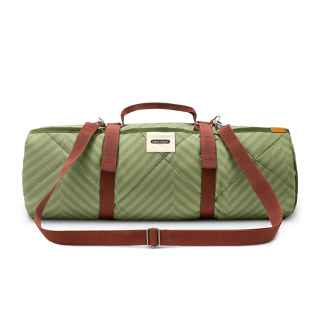 BLACK+BLUM green picnic blanket, 2x1.4 meters, outdoor cloth perfect for picnics and outdoor gatherings.