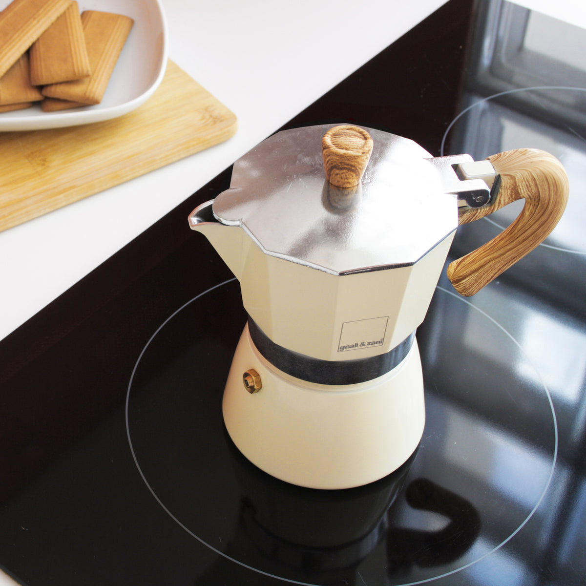GNALI & ZANI Venezia espresso maker in creme, stovetop espresso pot for rich coffee brewing, detailed view of the aluminum moka pot.