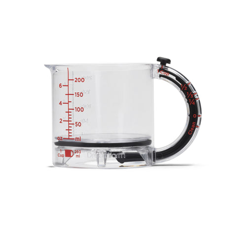 DREAMFARM messbecher measuring cup with clear markings, made of durable plastic, featuring a handle for easy pouring.