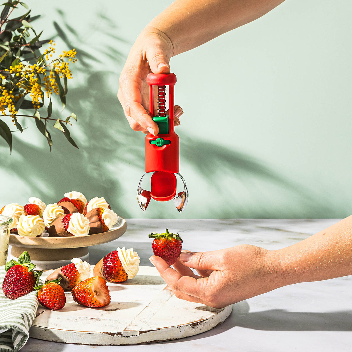 DREAMFARM Obst-Entkerner Hullapit with strawberry stem remover, stainless steel fruit pitter for cherries and plums.