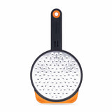 DREAMFARM Küchenreibe in Silber, versatile grater for cheese, vegetables, and zesting, with a sturdy handle and sharp blades.