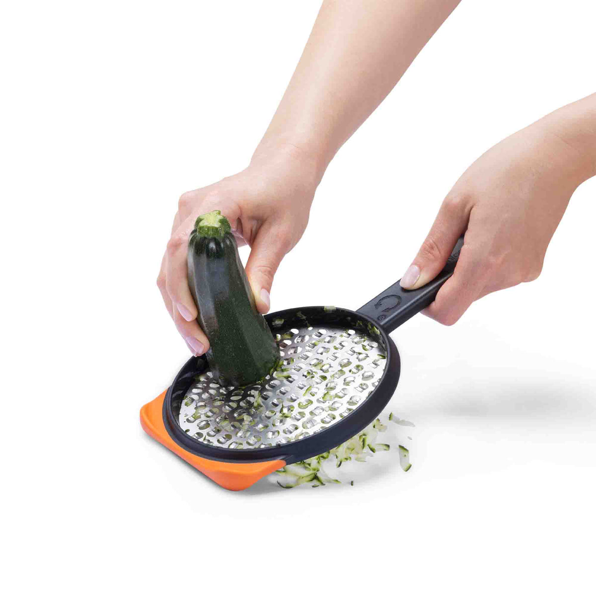 DREAMFARM Küchenreibe OGRATE in Silber with sharp grating surface for efficient food preparation.