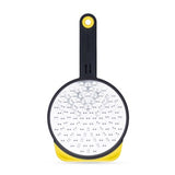 DREAMFARM Küchenreibe in Silber with four grating surfaces, stainless steel construction, and ergonomic handle for versatile food prep.